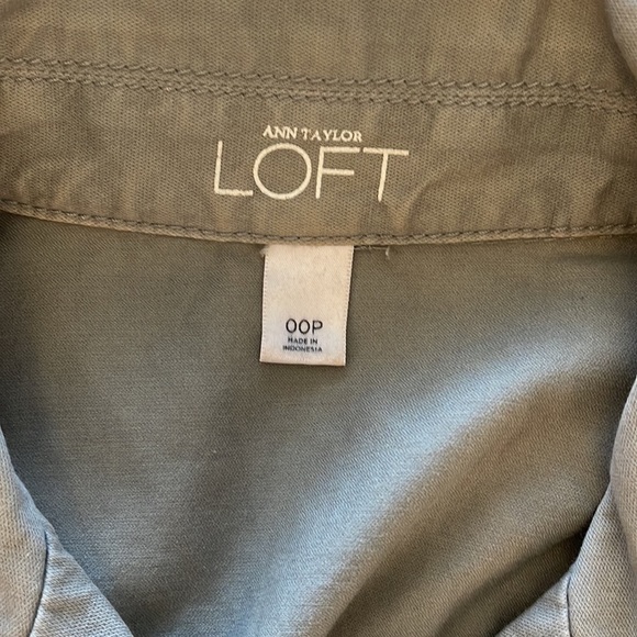 ANN Taylor Loft Khaki Cargo Jacket Size 00P - Picture 3 of 6
